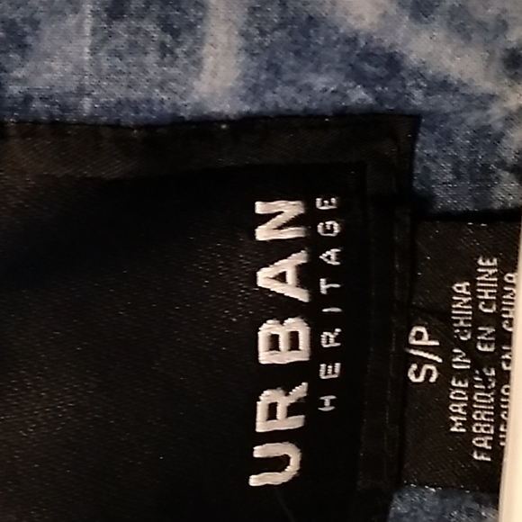 Mens size small button down casual shirt - Picture 4 of 4